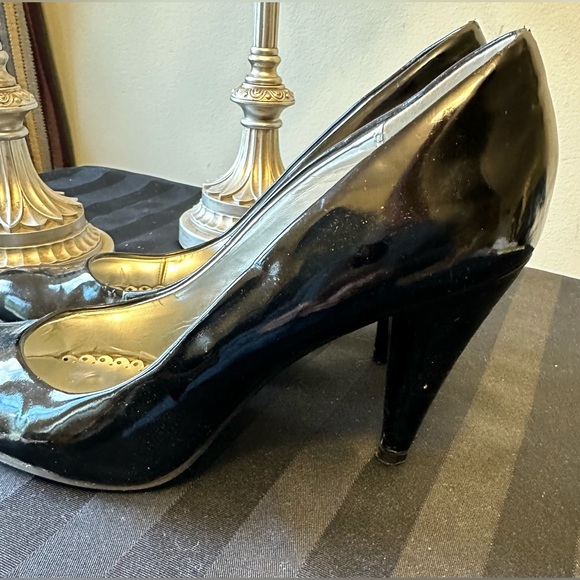 Black ladies heels by Rampage - Picture 4 of 7